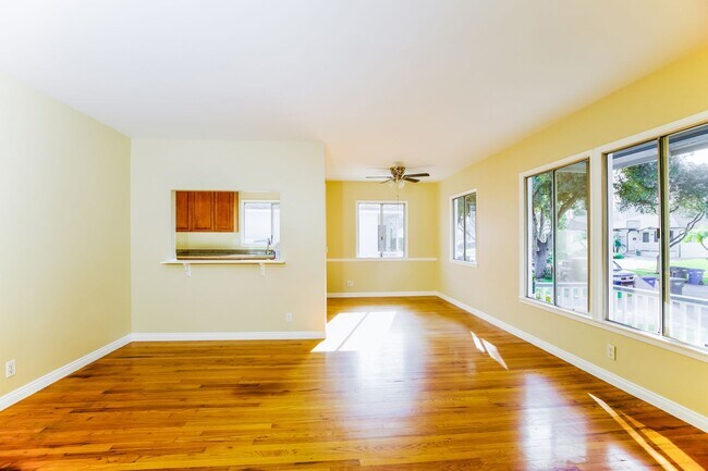 Building Photo - **LAKEWOOD HOME** THREE BEDROOMS-ONE BATH** $3950.00