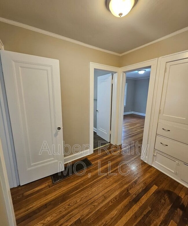 Building Photo - 5436 Harrison St