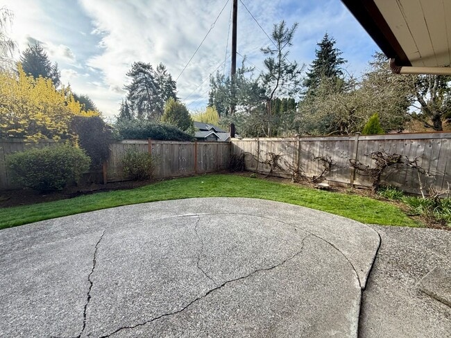 Building Photo - Charming 4-Bedroom Rental in the Heart of Downtown Bothell!