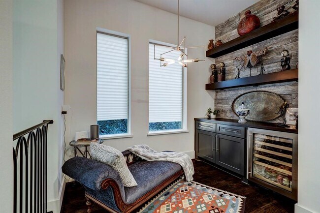 Building Photo - 2007 Brun St