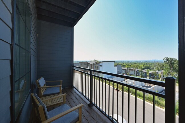 Building Photo - **THIS IS THE ONE IN EAST NASHVILLE**