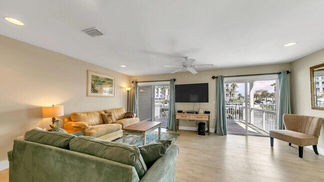 Building Photo - 445 Gulf Shore Dr