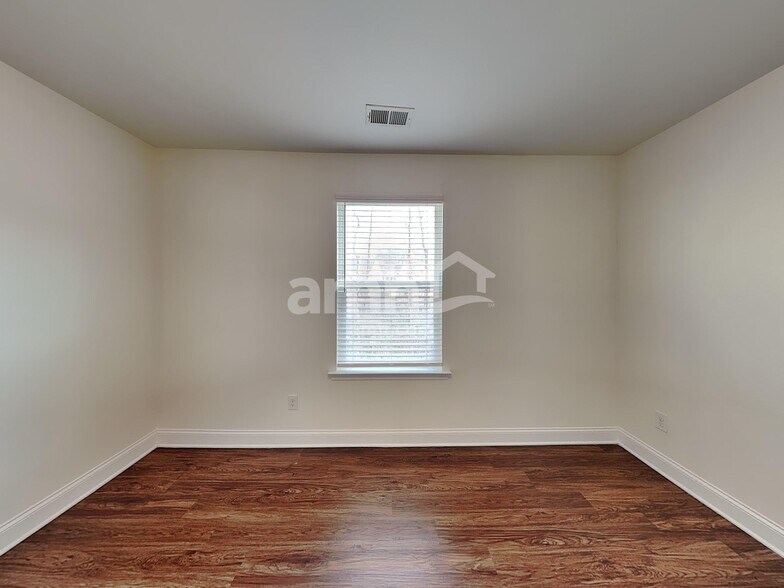 Building Photo - 2150 Brook Enclave Trail