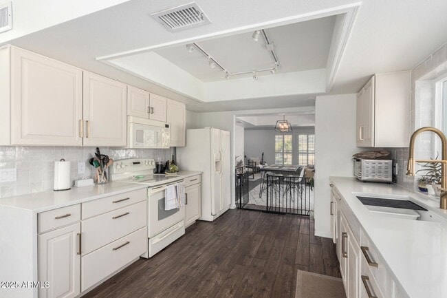 Building Photo - 6513 N 81st Pl