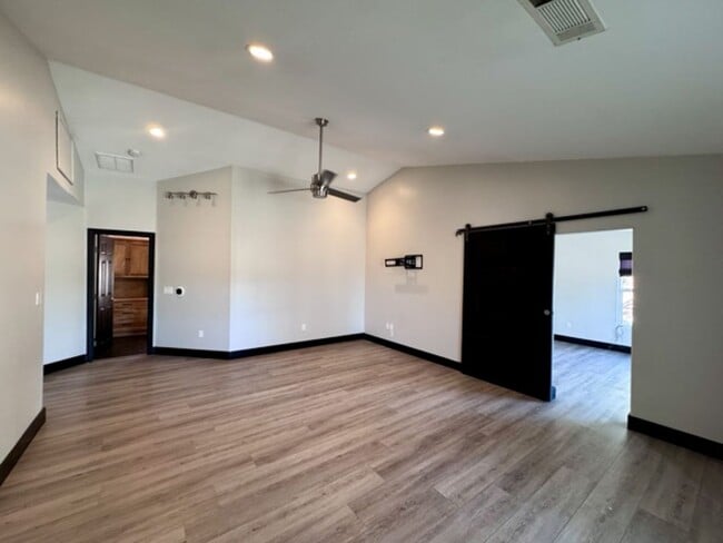 Building Photo - Move in Special! Move in by November 1st a...