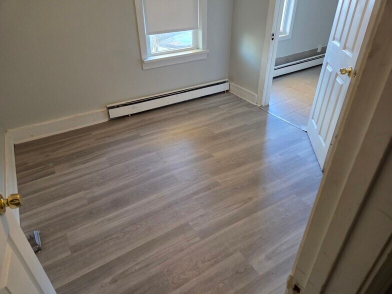 Building Photo - 5 Lafayette St