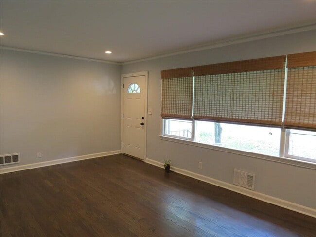 Building Photo - 1570 Van Epps St SE