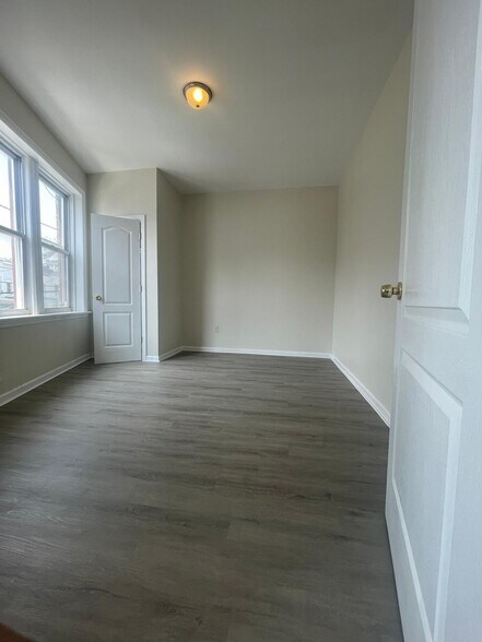 326 Summit Ave 202 - 333 Summit Ave