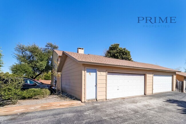 Building Photo - Amazing Austin condo!