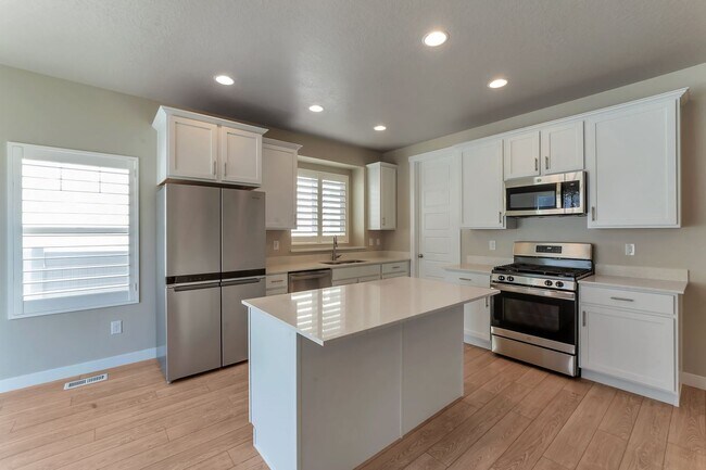 Building Photo - LEHI HOUSE W ATTACHED 2 CAR, LANDSCAPING &...