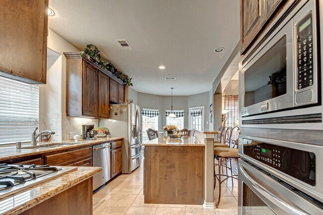 Building Photo - 20754 Kenswick Park Dr
