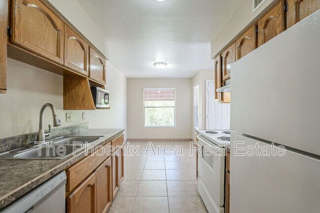 Building Photo - 16657 E Gunsight Dr