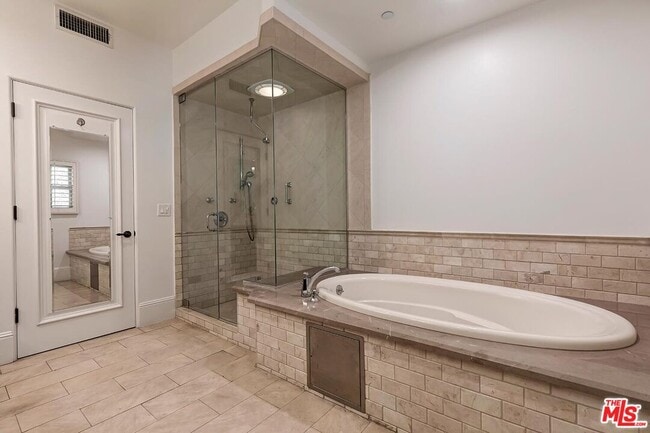 Building Photo - 133 S Spalding Dr