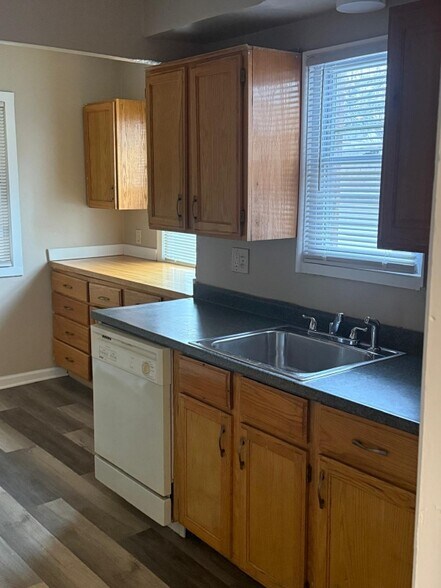 Building Photo - 13677 Cedar Rd