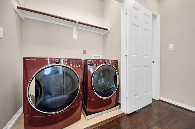 Building Photo - 2707 King's Retreat Cir