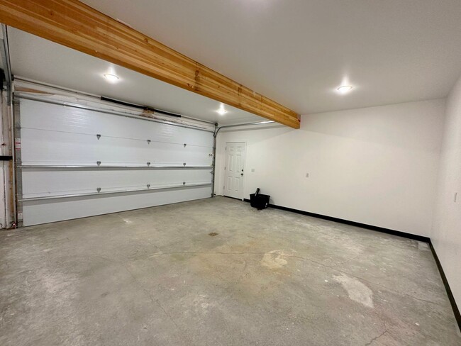 Building Photo - 1529 Pey Dr