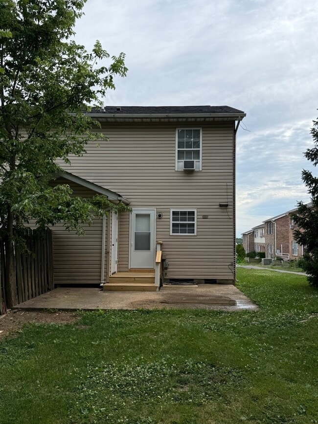 Building Photo - 1014 Bridle Ct