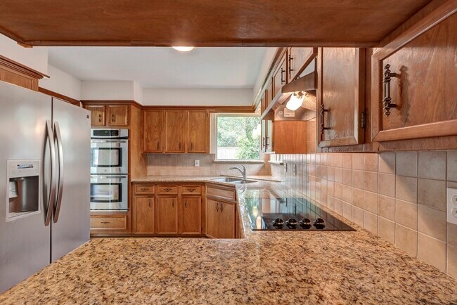 Building Photo - 17 Wishbonebush Rd