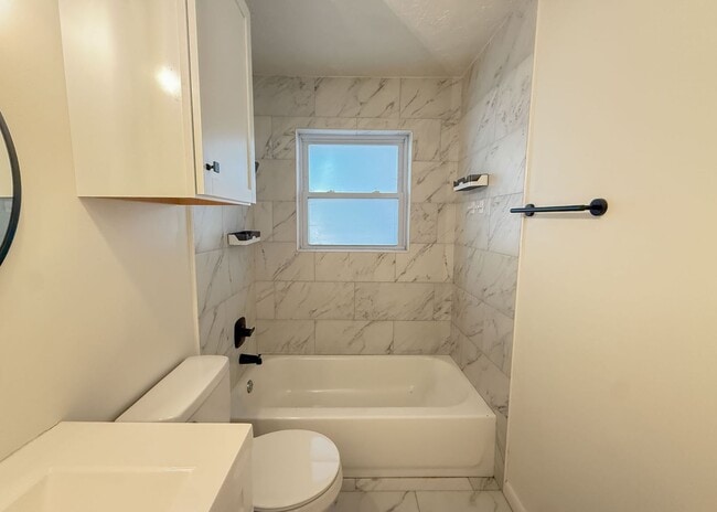 Building Photo - 10416 Ridgeview Dr