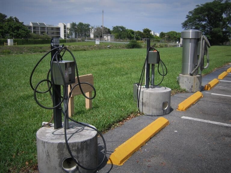 Building Photo - 2861 N Oakland Forest Dr