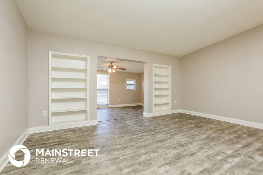 Building Photo - 3703 Sutton Dr