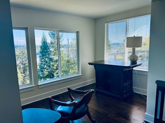 Building Photo - 9750 NW Rosaria Ave