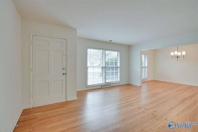 Building Photo - 814 Cleermont Dr SE