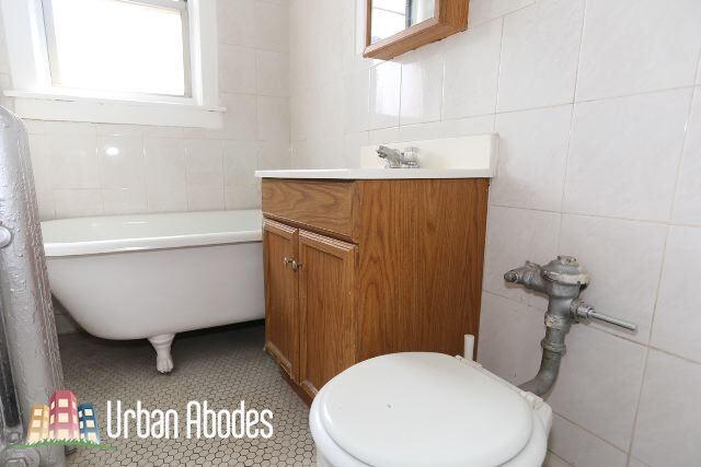 Building Photo - 3257 W Wrightwood Ave