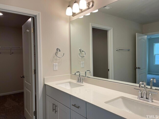 Building Photo - 312 Joneshaven Dr