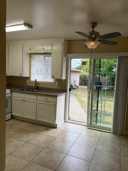 Building Photo - 1701 Carver Ct