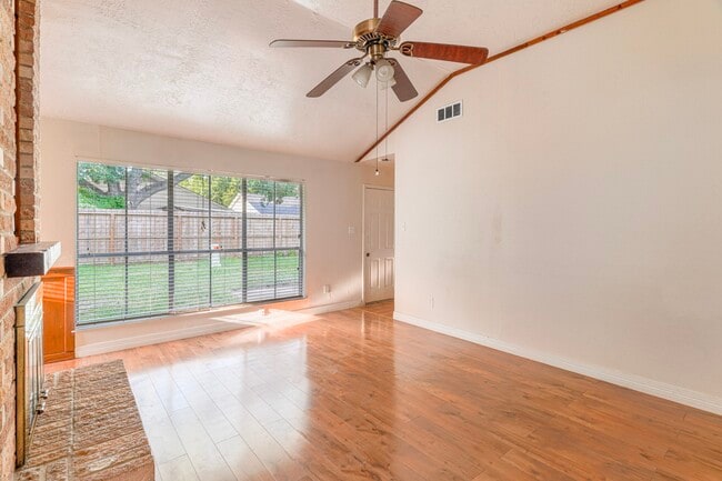 Building Photo - 22018 Kenlake Dr