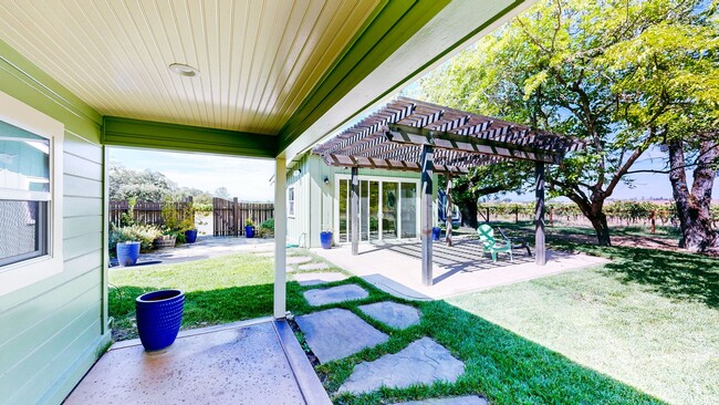 Building Photo - Country Charm Meets Vineyard Views! Two Bedroom Two bath with room to relax!