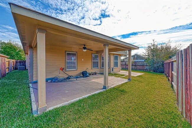 Building Photo - 4727 Wind Trace Dr