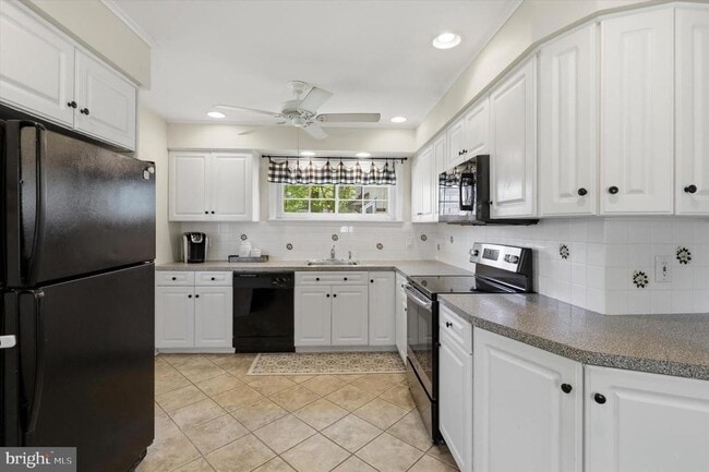 Building Photo - 1637 Locust St