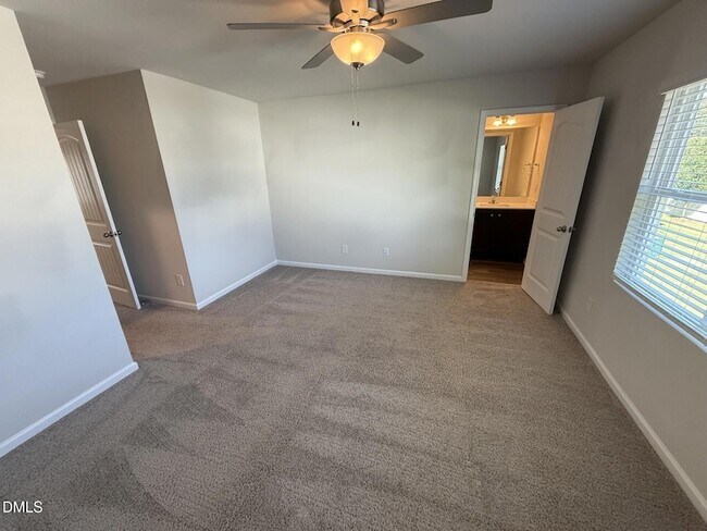 Building Photo - 1066 Peony Ln