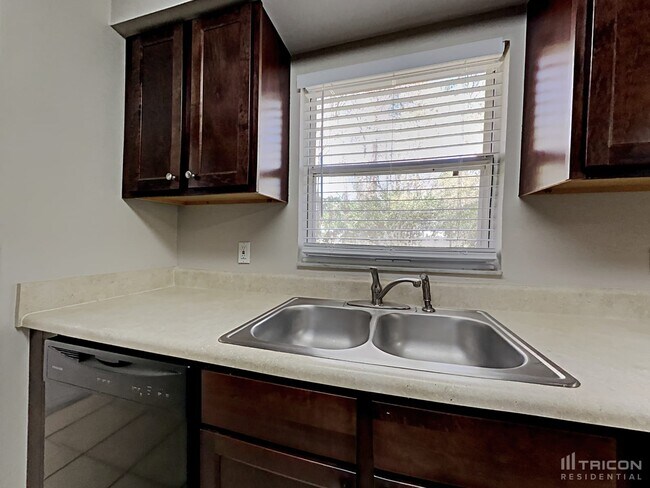 Building Photo - 1641 Rhonda Dr
