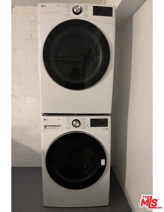 Building Photo - 110 Flores St