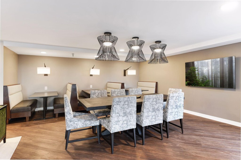 Building Photo - 433 S 7th St