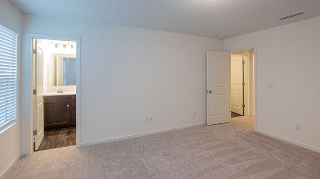 Building Photo - 3BD/2.5 Bath Townhome in Midland Wyntree Community- AVAILABLE NOW