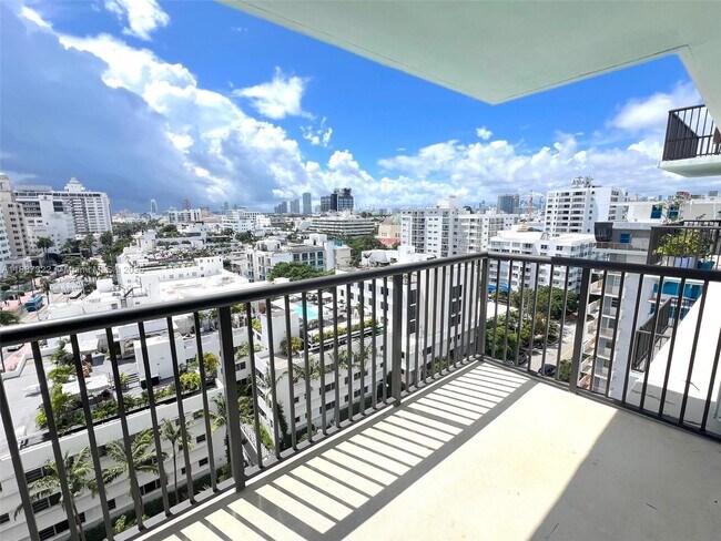 Building Photo - 1800 Collins Ave