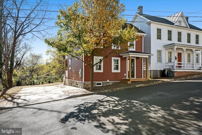 Building Photo - 117 E Monmouth St