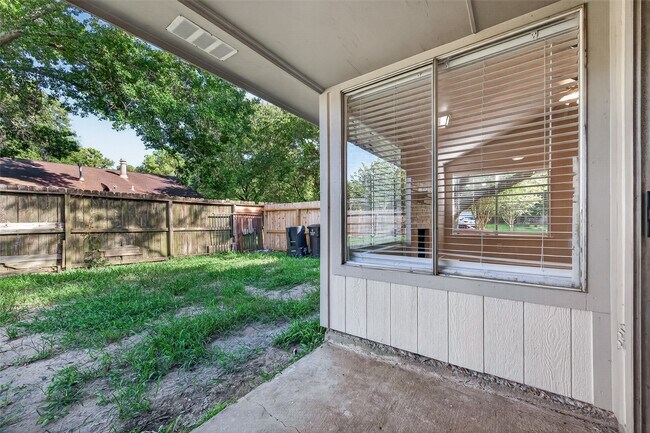 Building Photo - 14306 River Glen Dr