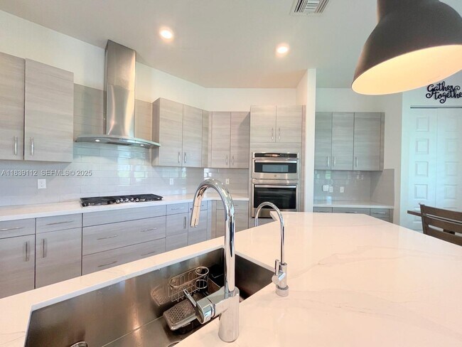 Building Photo - 10711 Aqua Ct