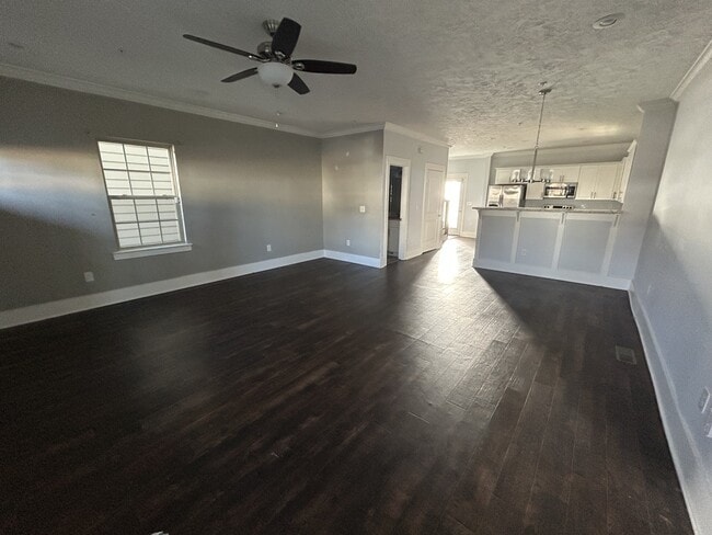 Building Photo - 222 Jasmine Row