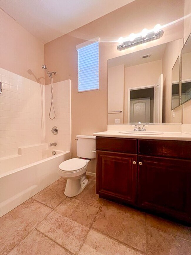 Building Photo - 5 bedroom Winchester home with a 3 car garage for LEASE!