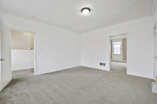 Building Photo - 1104 Brabec St