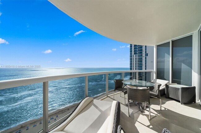 Building Photo - 17555 Collins Ave