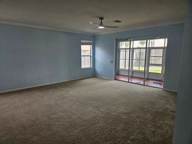 Building Photo - One-year lease starting in January, with free move-in for December.