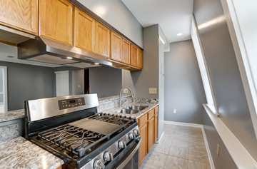 Building Photo - 852 Lincoln Ave