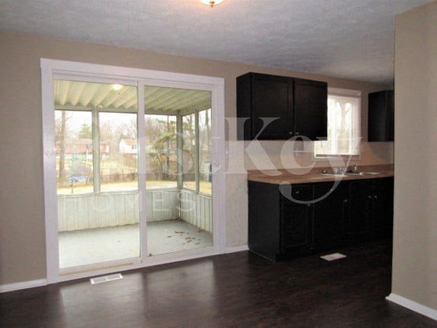 Building Photo - 5507 Armstrong Dr